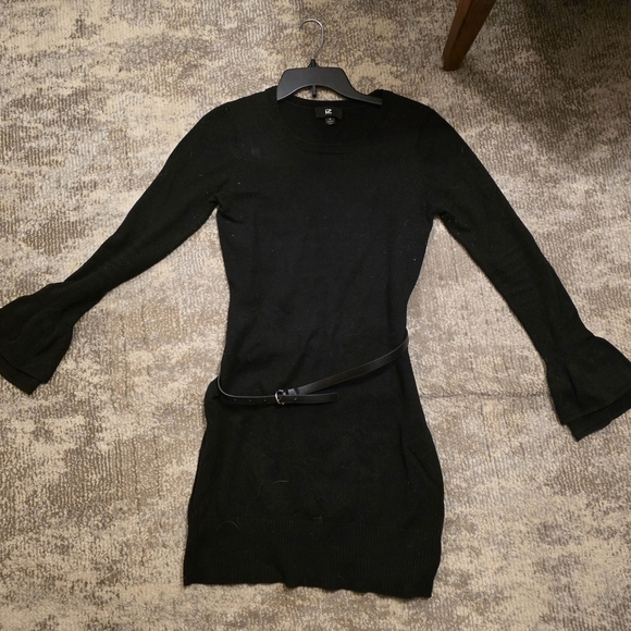 Iz Byer Dresses & Skirts - Iz Byer Black Long Sleeve Dress with Belt